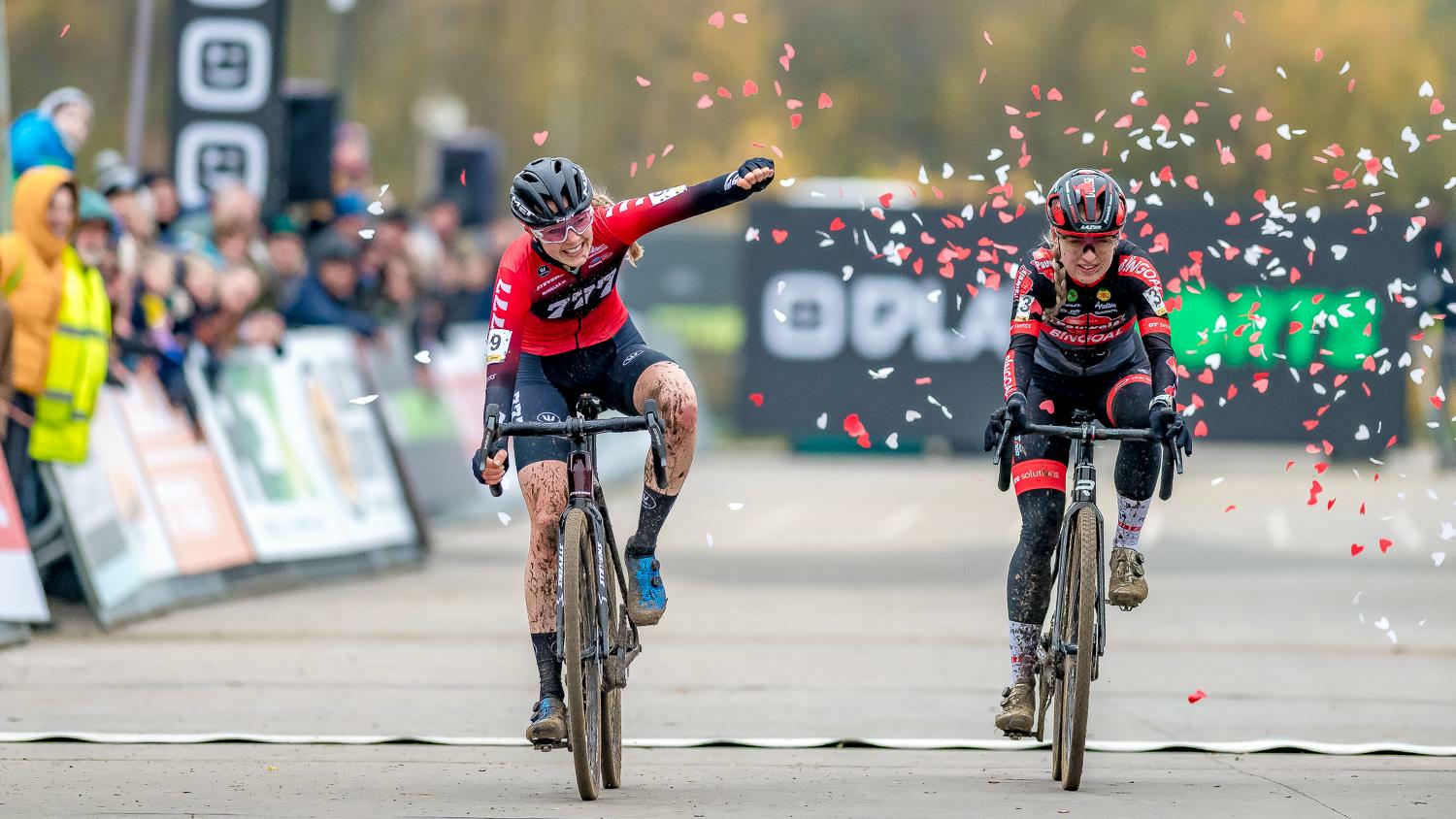 Van Alphen sprints to win, solo for Pidcock in Boom