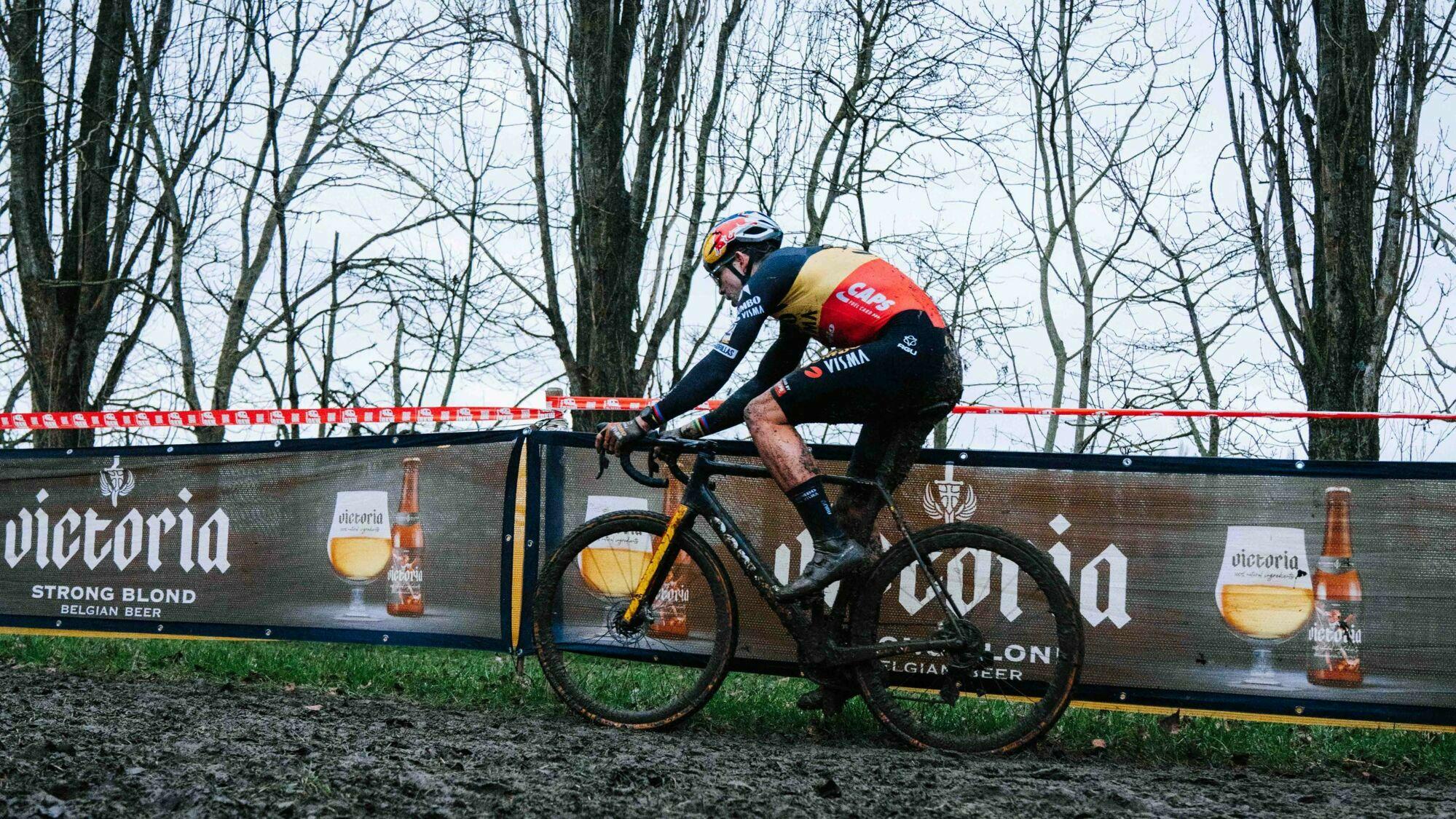 Ceylin Alvarado and Wout van Aert celebrate solo in Gullegem