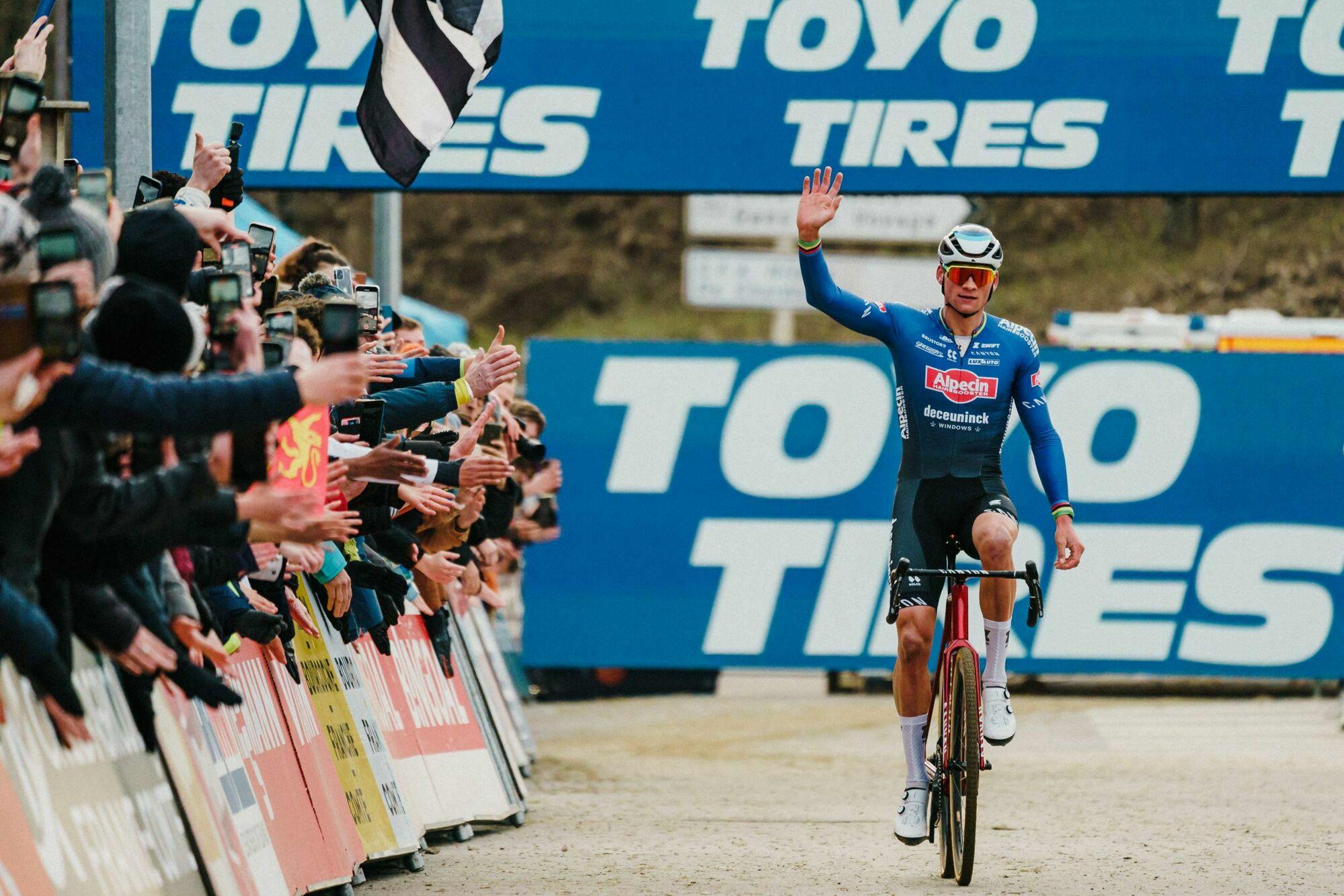 Één stevige versnelling volstaat voor Van der Poel in Besançon