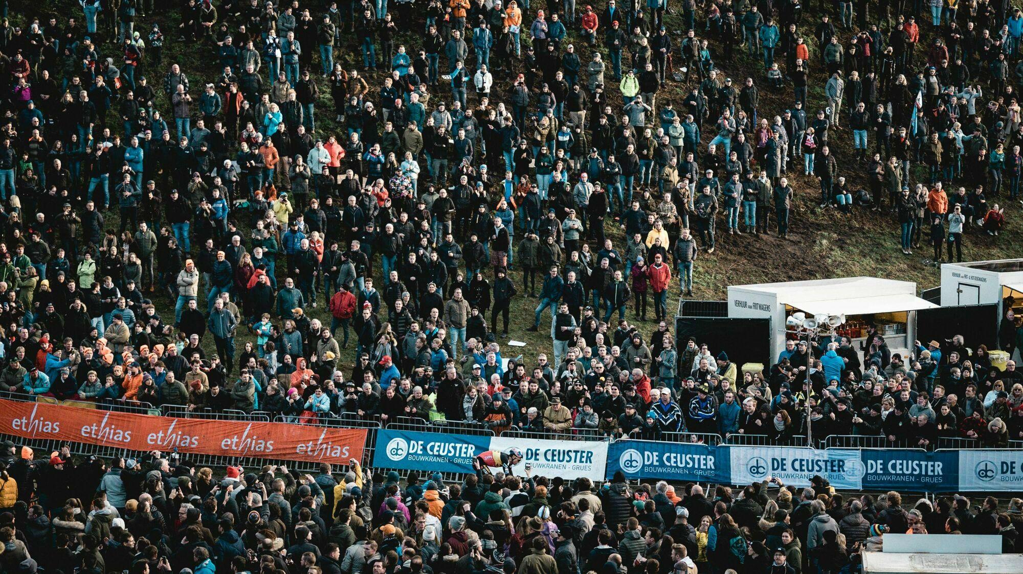 Après Dublin, Van Aert s’impose également au Kuil