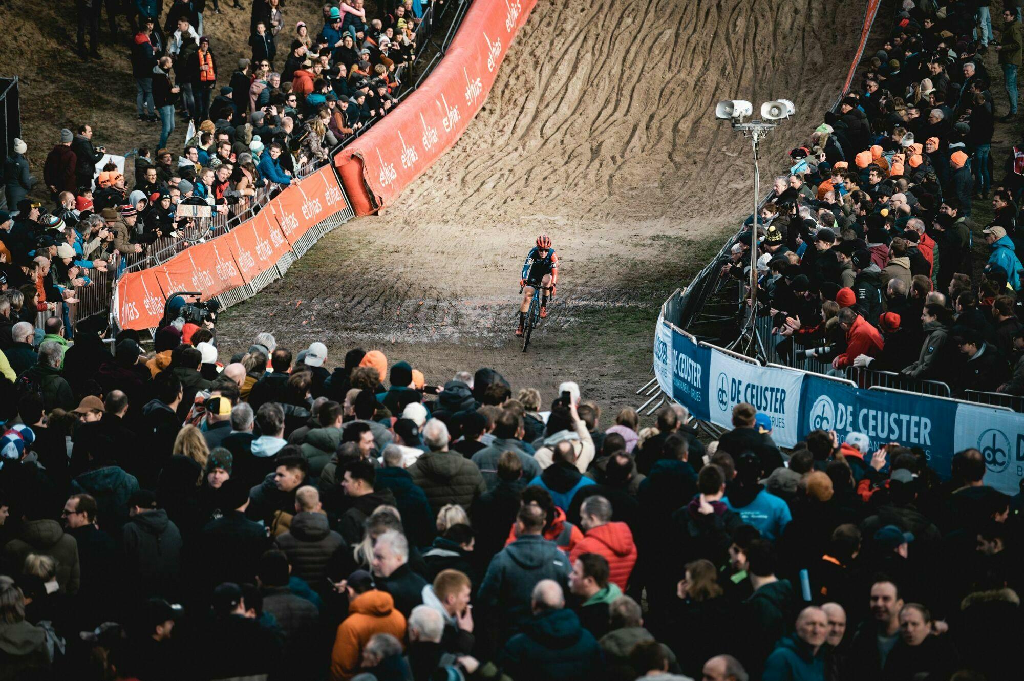 Van Anrooij brille dans le sable de Zonhoven