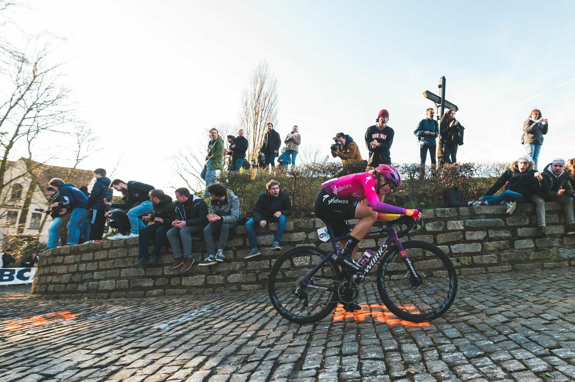 Wereldkampioene Van Vleuten op zoek naar het record in Omloop het Nieuwsblad