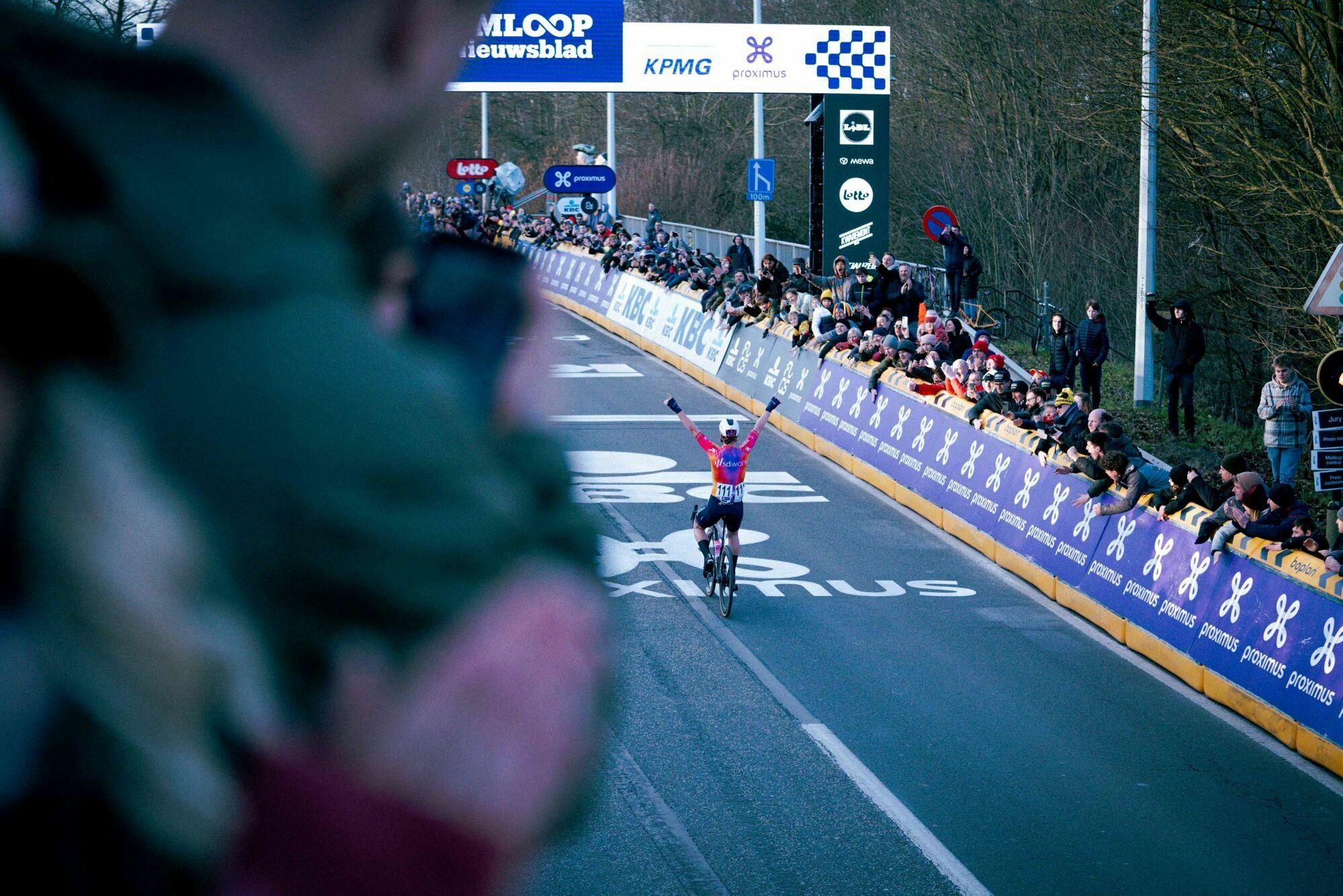 Kopecky eerste Belgische winnares van de Omloop