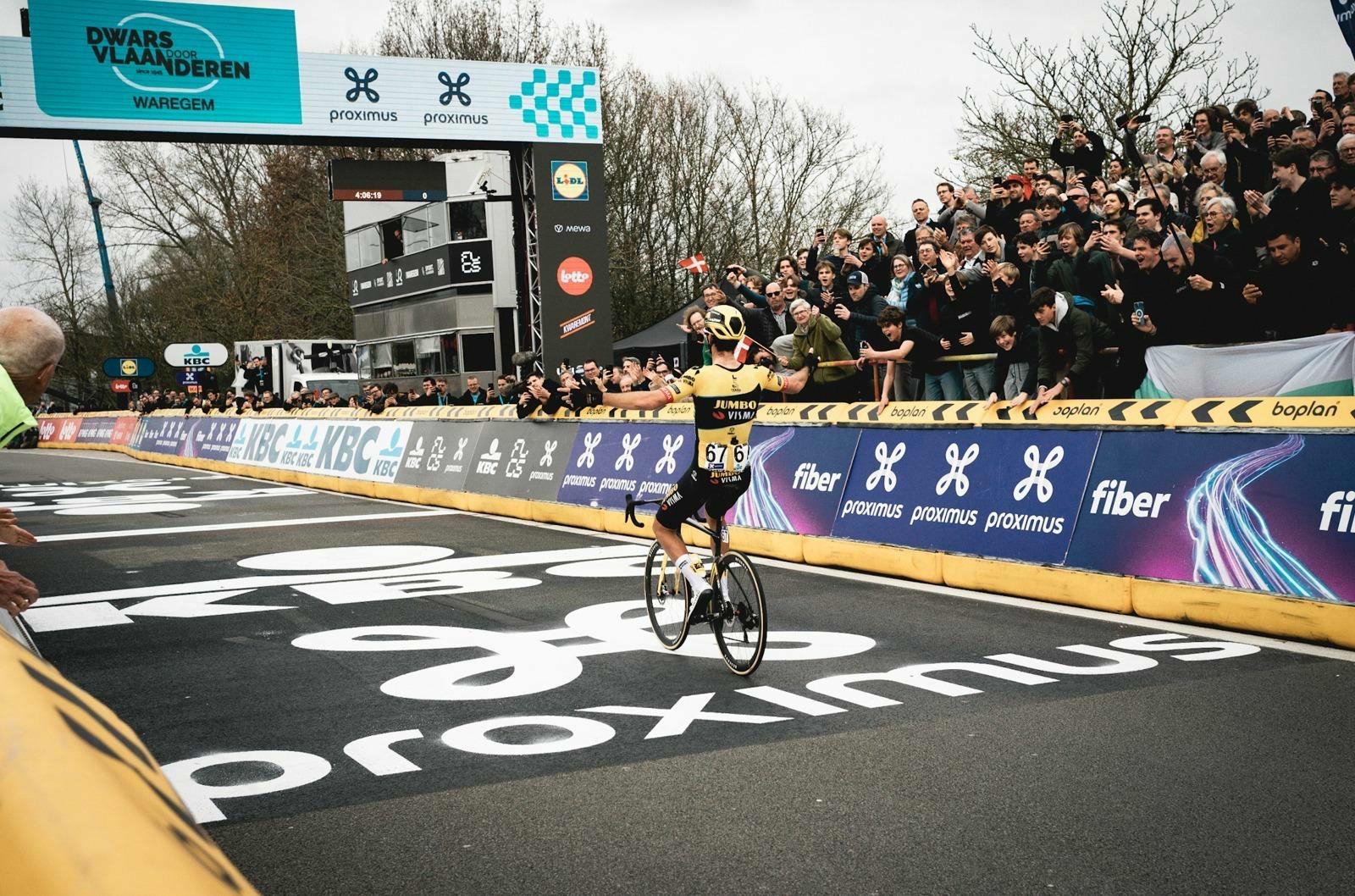 Laporte solos to victory on the Verbindingweg
