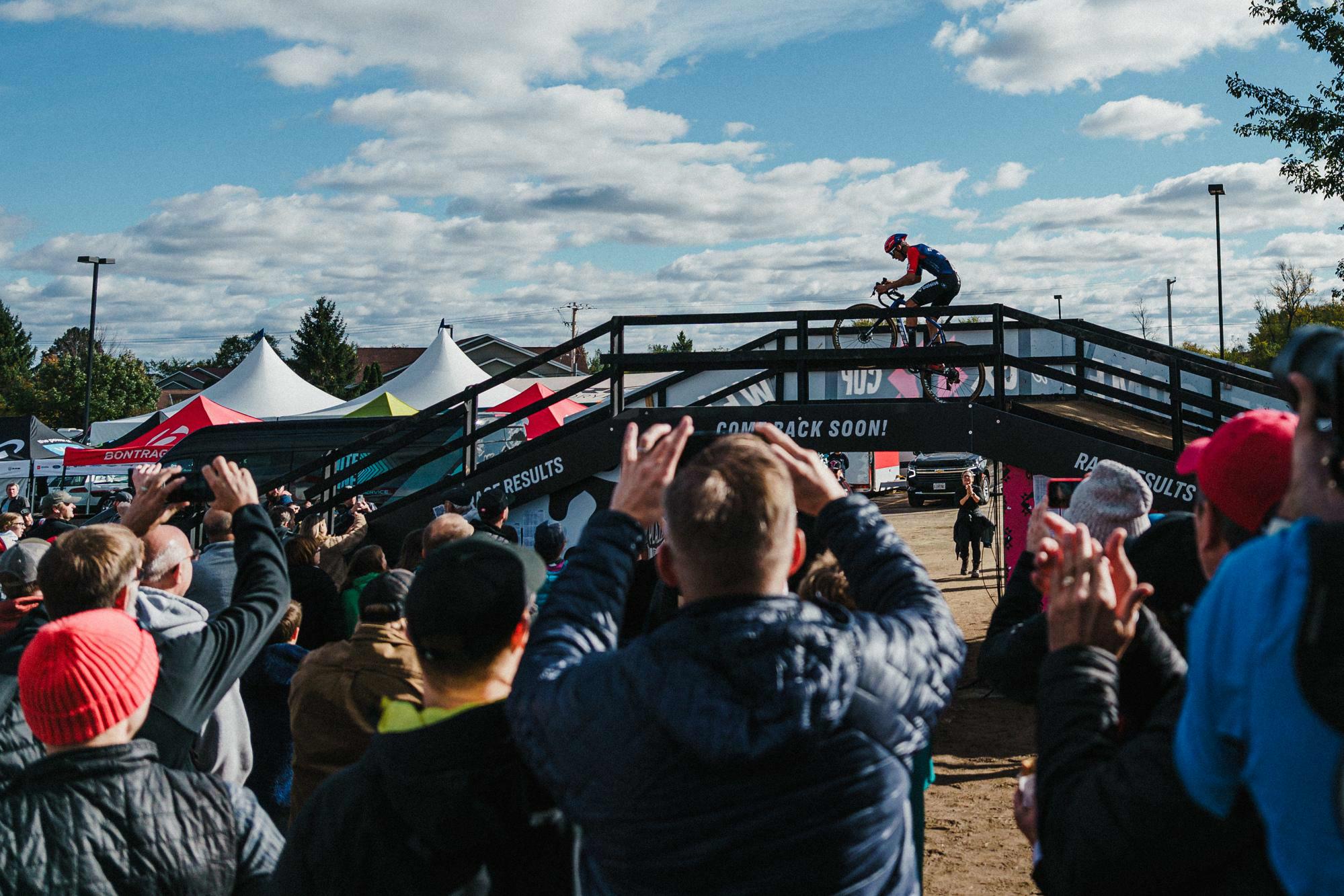 Première victoire en Coupe du Monde chez les Hommes Élite pour Thibau Nys