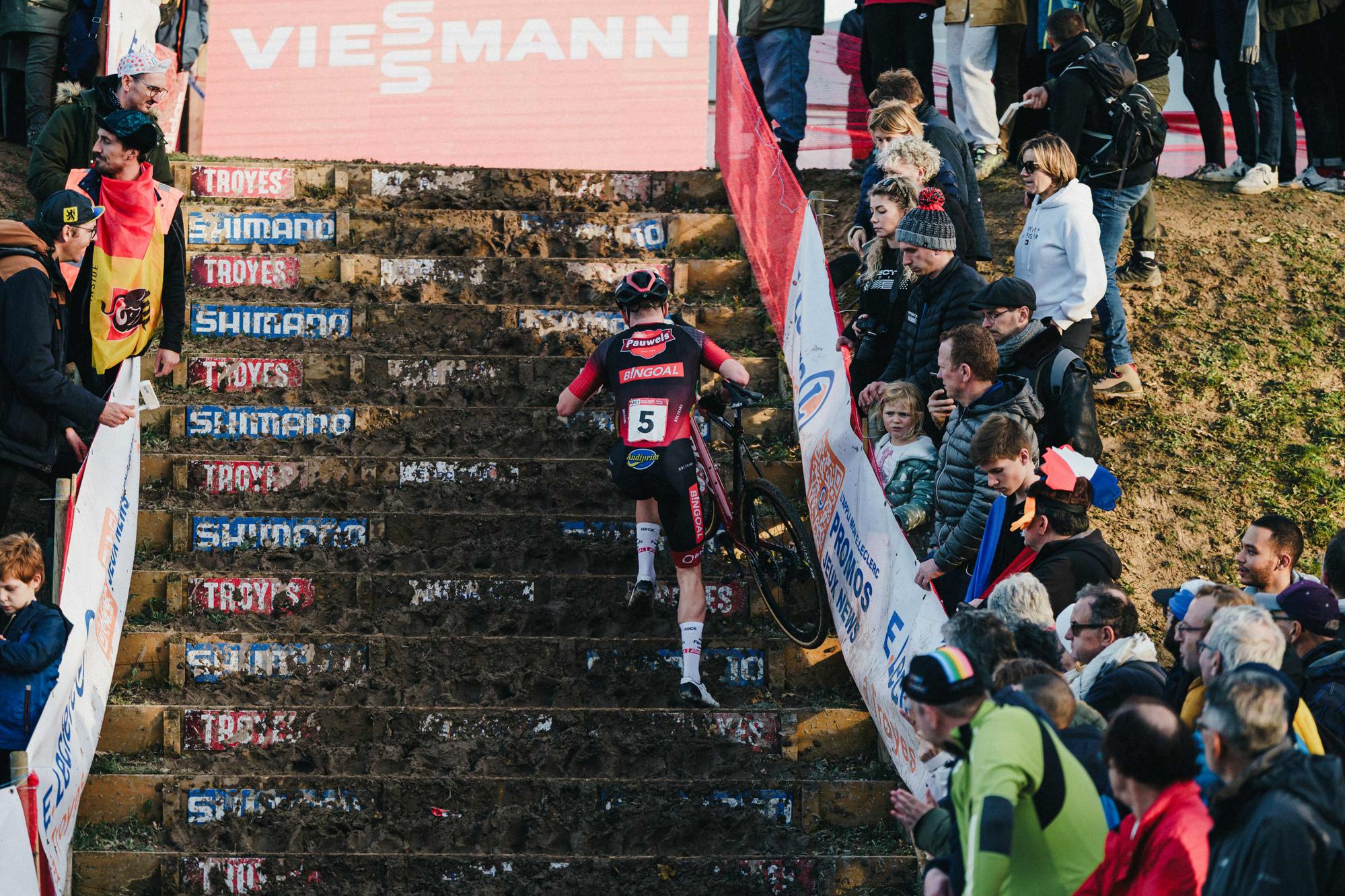 Iserbyt zet tweestrijd met Van der Haar naar zijn hand in Troyes