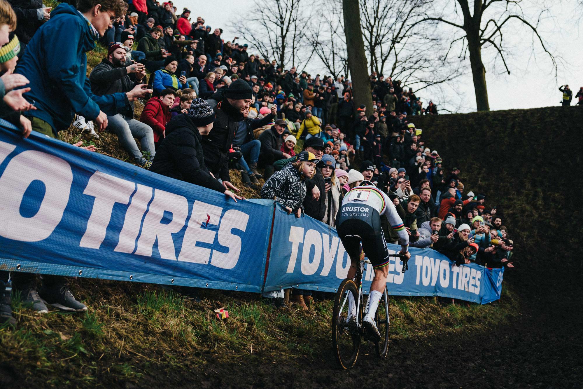 Dominante prestatie van Mathieu van der Poel in Hulst