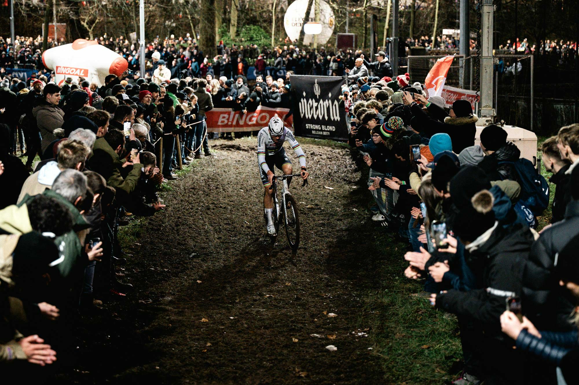 Één indrukwekkende versnelling volstaat voor Van der Poel in Diegem