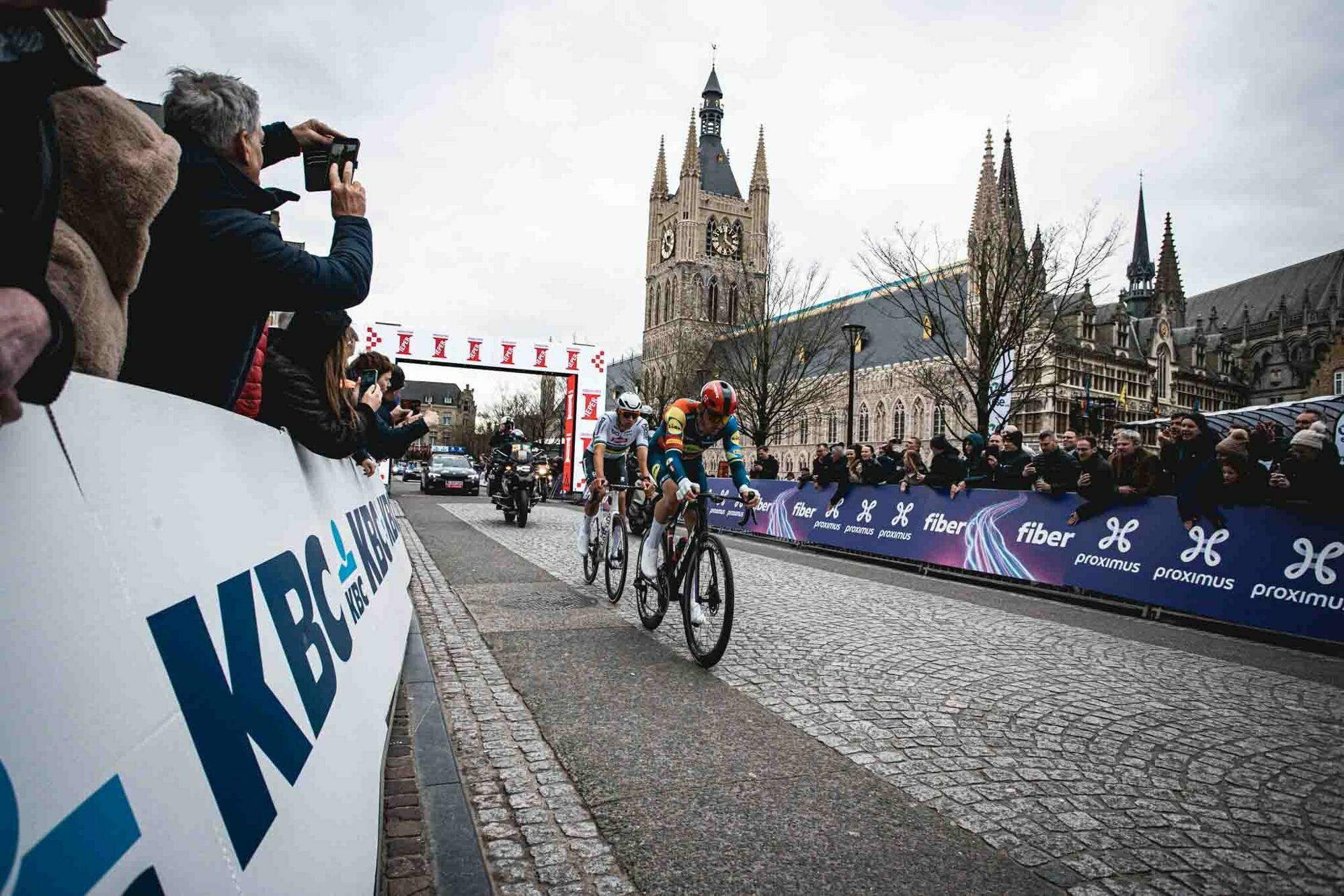 Pedersen klopt Van der Poel op de streep