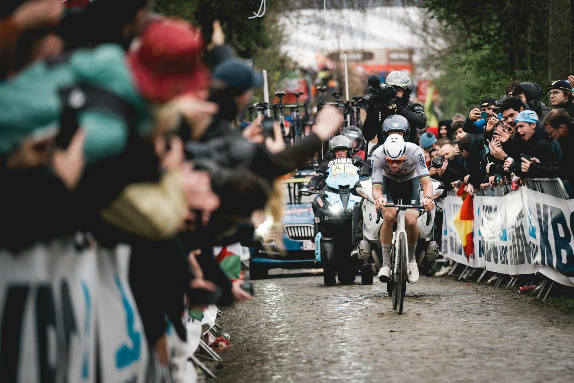 Van der Poel fietst zich in de geschiedenisboeken