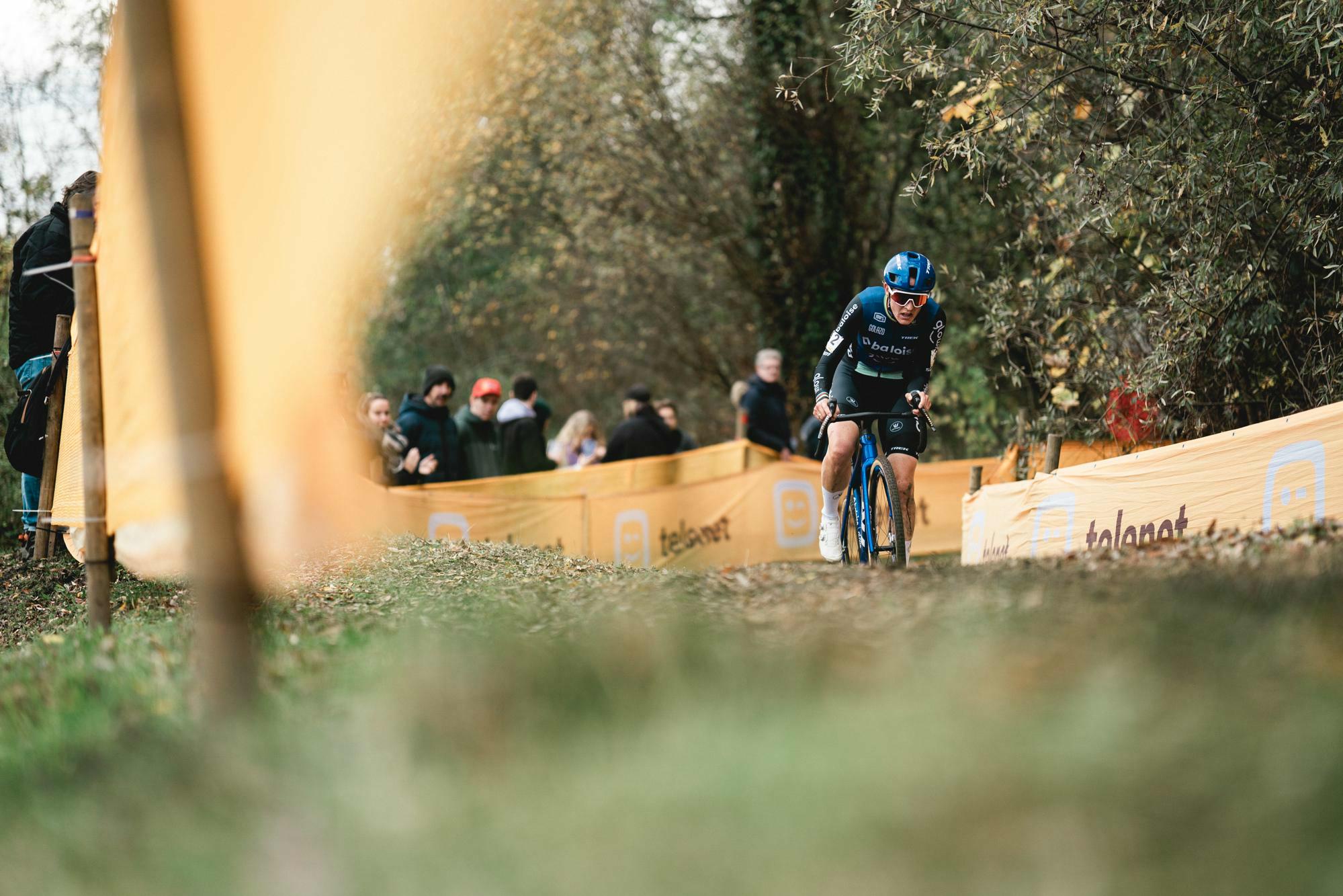 Brand heerst in Niel