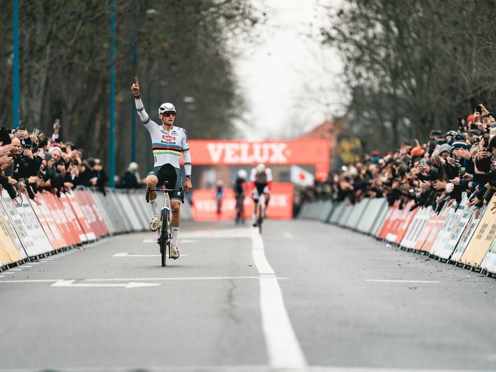 Van der Poel zet ook Koksijde naar z’n hand