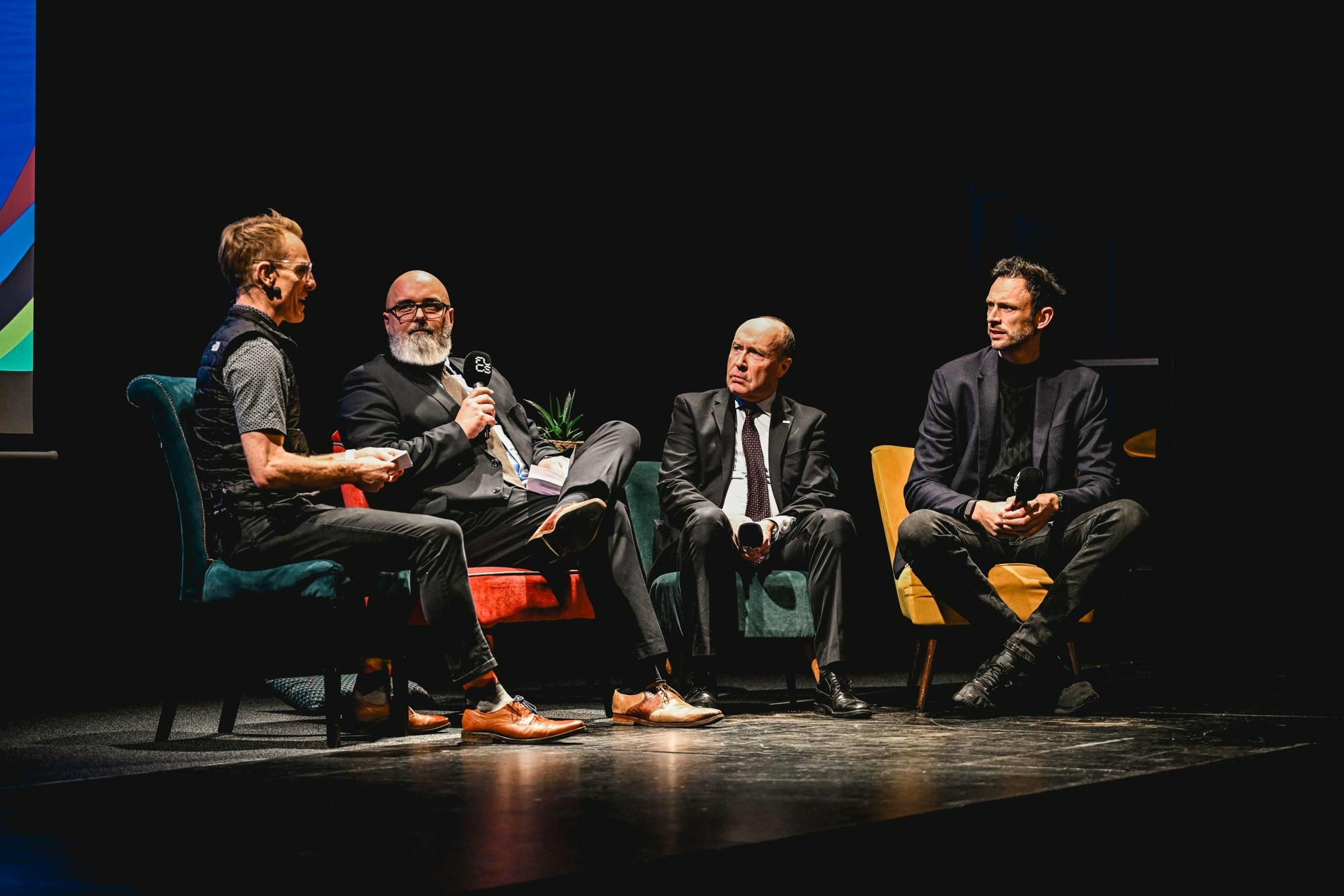 Battle for the cyclo-cross rainbow jersey of UCI World Champion in 2027 at the Wellington Hippodrome and Ostend beach
