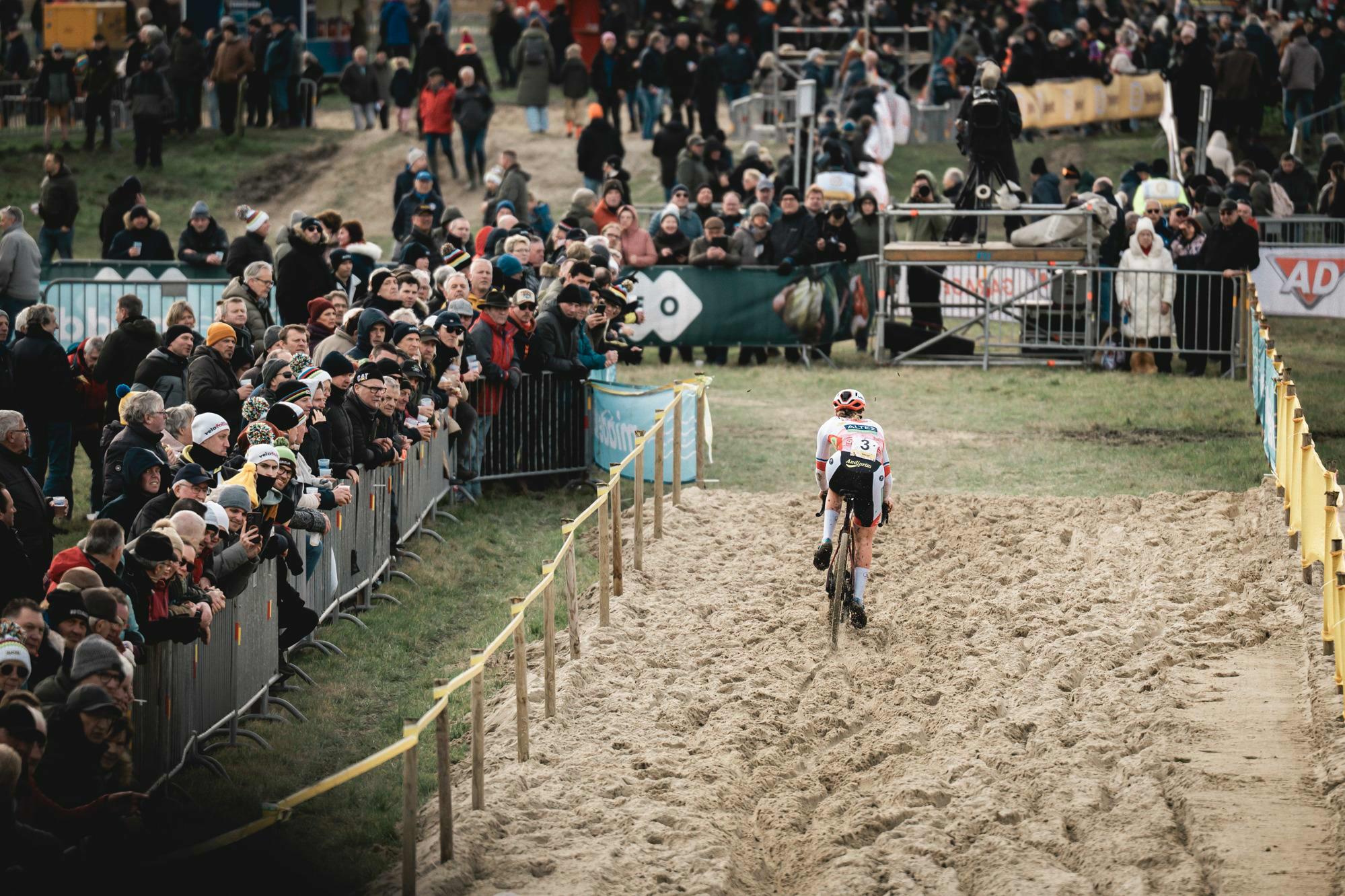 Fouquenet wint in Middelkerke, maar moet Telenet Superprestige eindzege aan Van Alphen laten