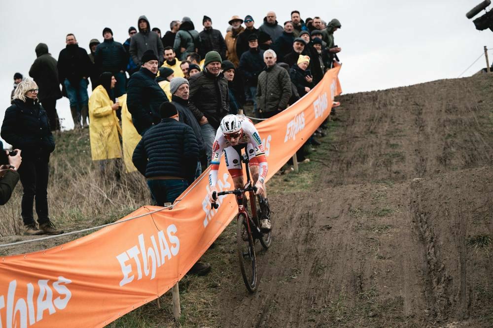Vanthourenhout wins in Middelkerke, Vandeputte takes overall Telenet Superprestige victory
