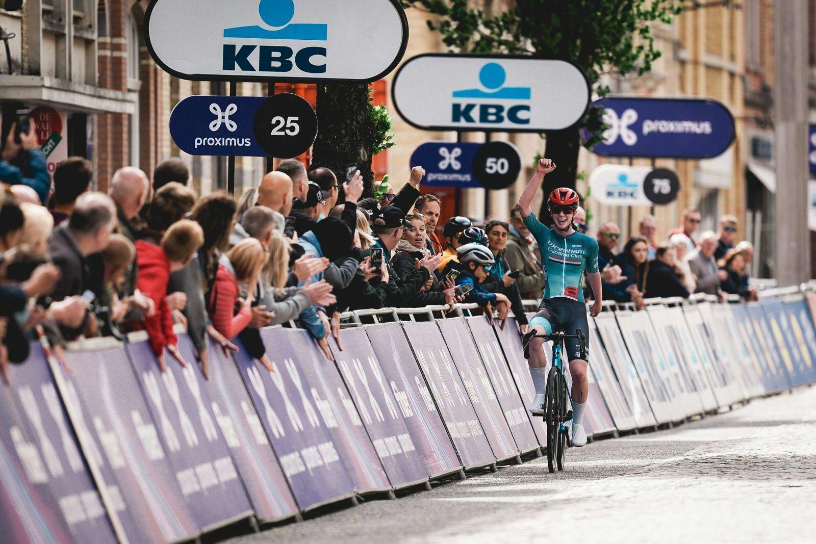 Charlesworth wint solo bij de U17 Vrouwen
