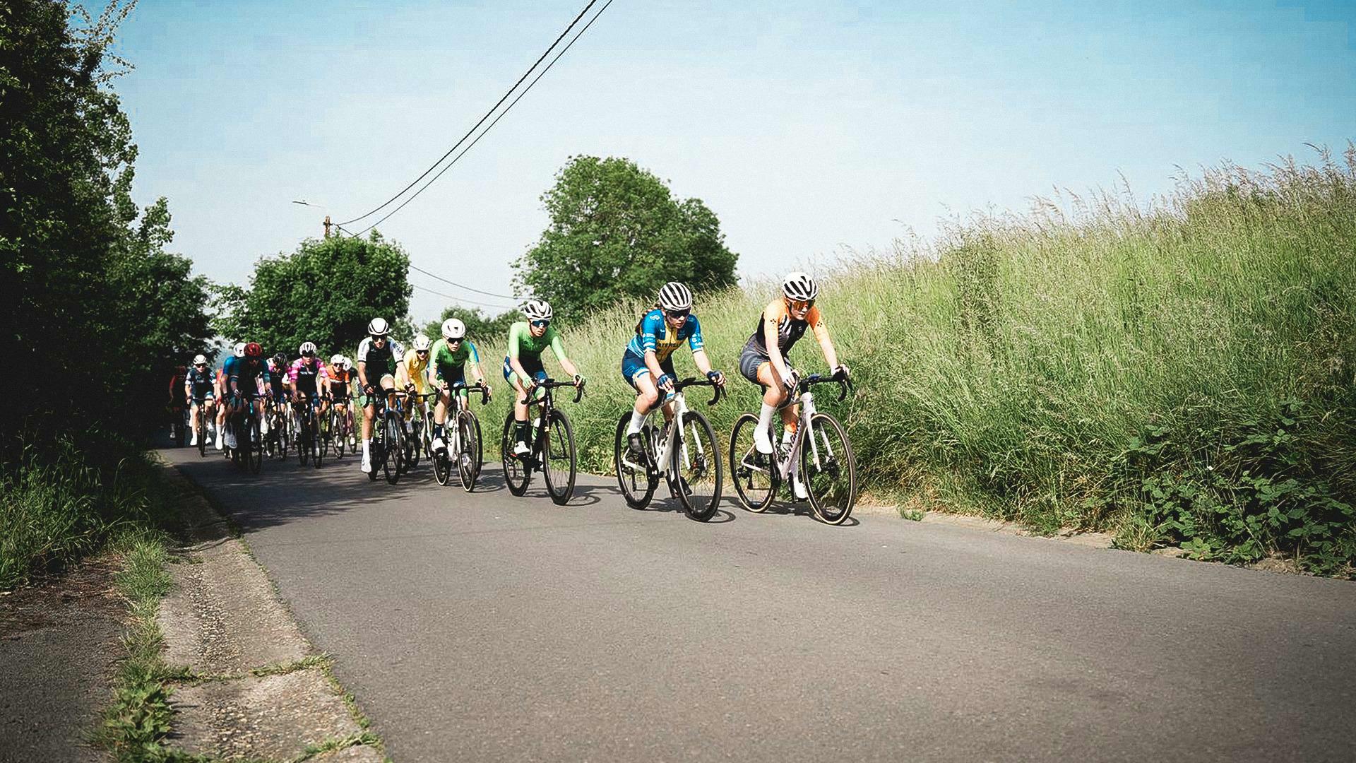 Charlesworth sprint naar overwinning bij U17 Vrouwen