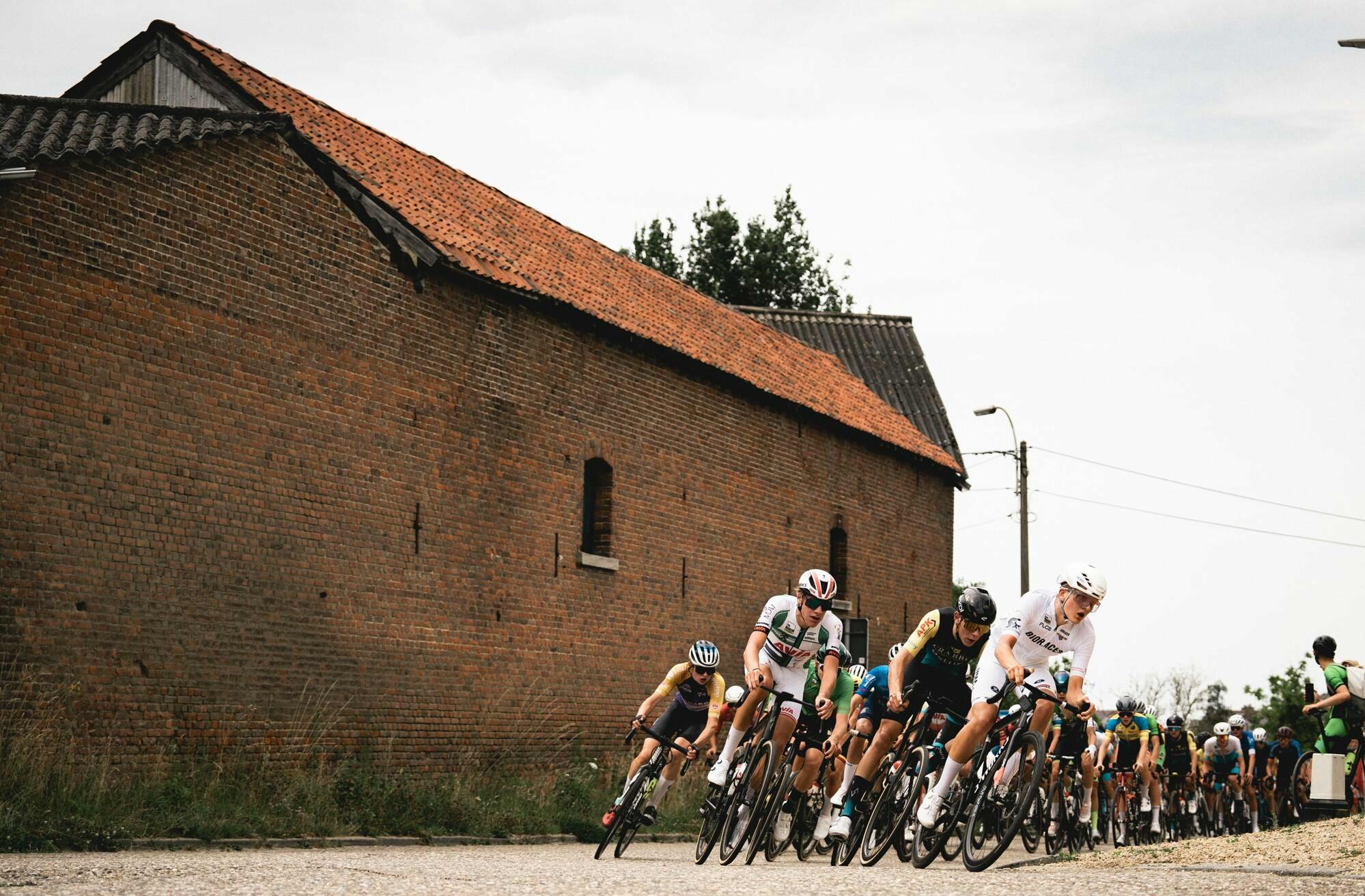 Tour du Limbourg Jeunes met le jeune talent de cyclisme dans les lumières
