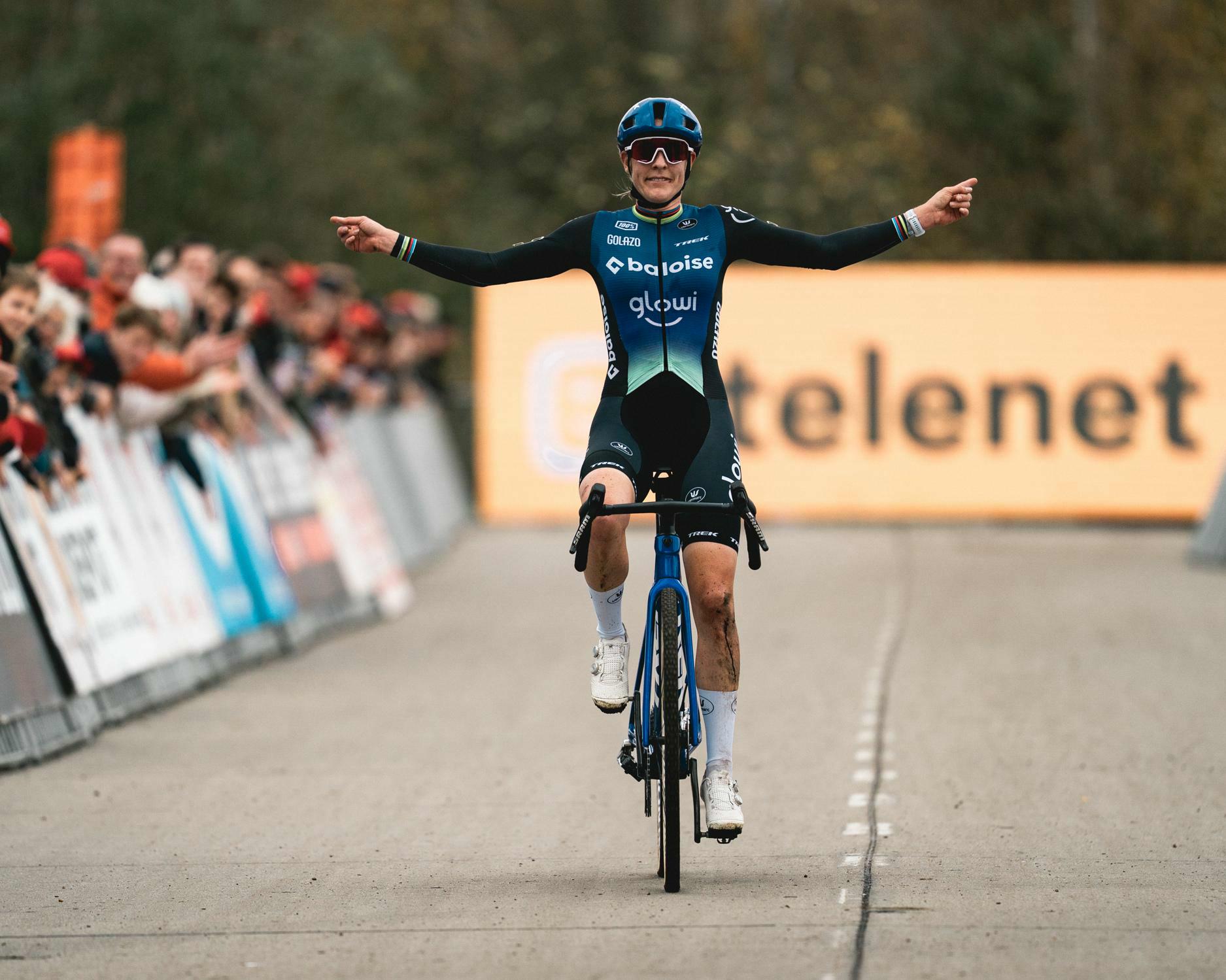 Brand heerst in Niel