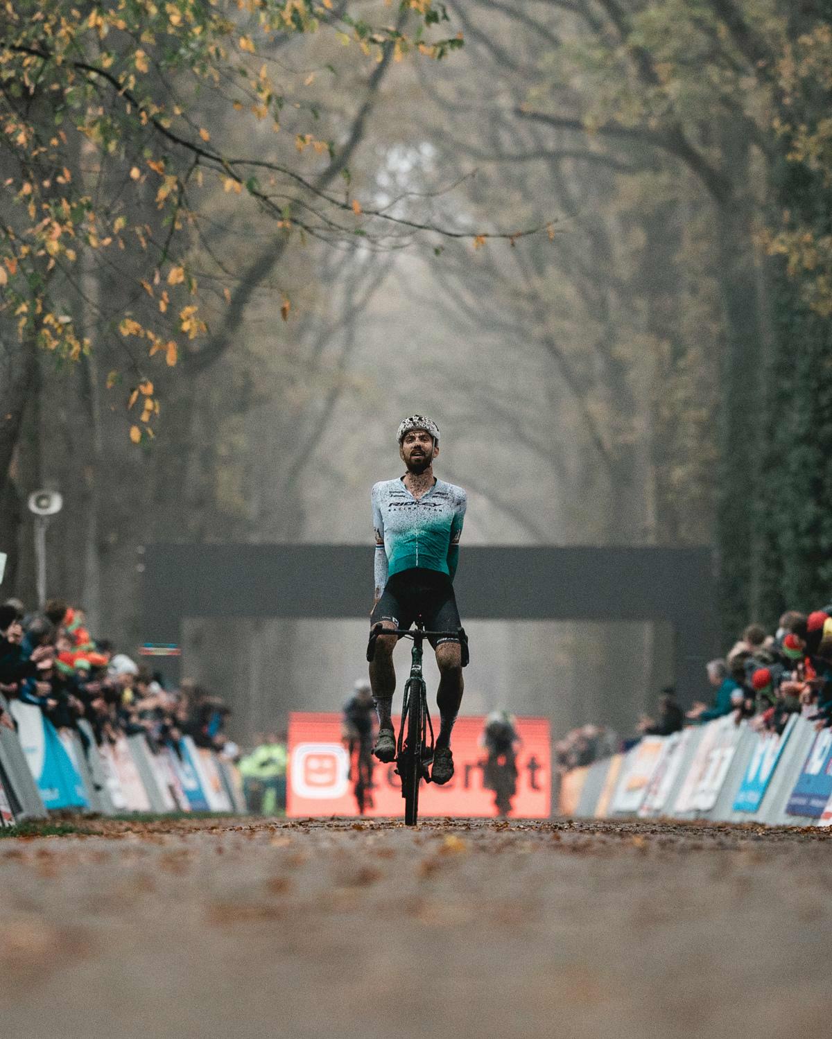 Joris Nieuwenhuis wint in Merksplas ondanks pech