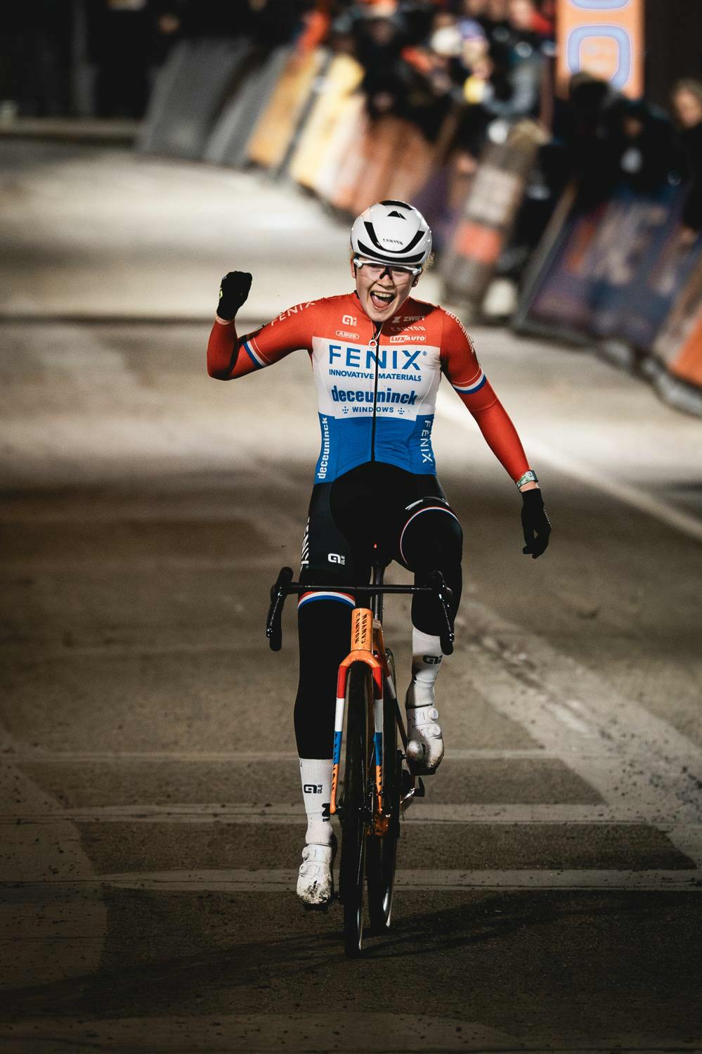 Puck Pieterse wins first race of the season in Diegem