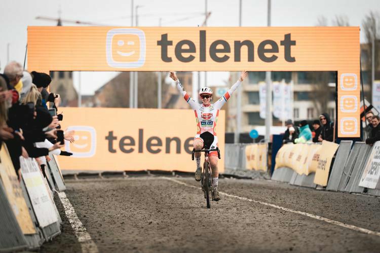 Fouquenet wint in Middelkerke, maar moet Telenet Superprestige eindzege aan Van Alphen laten