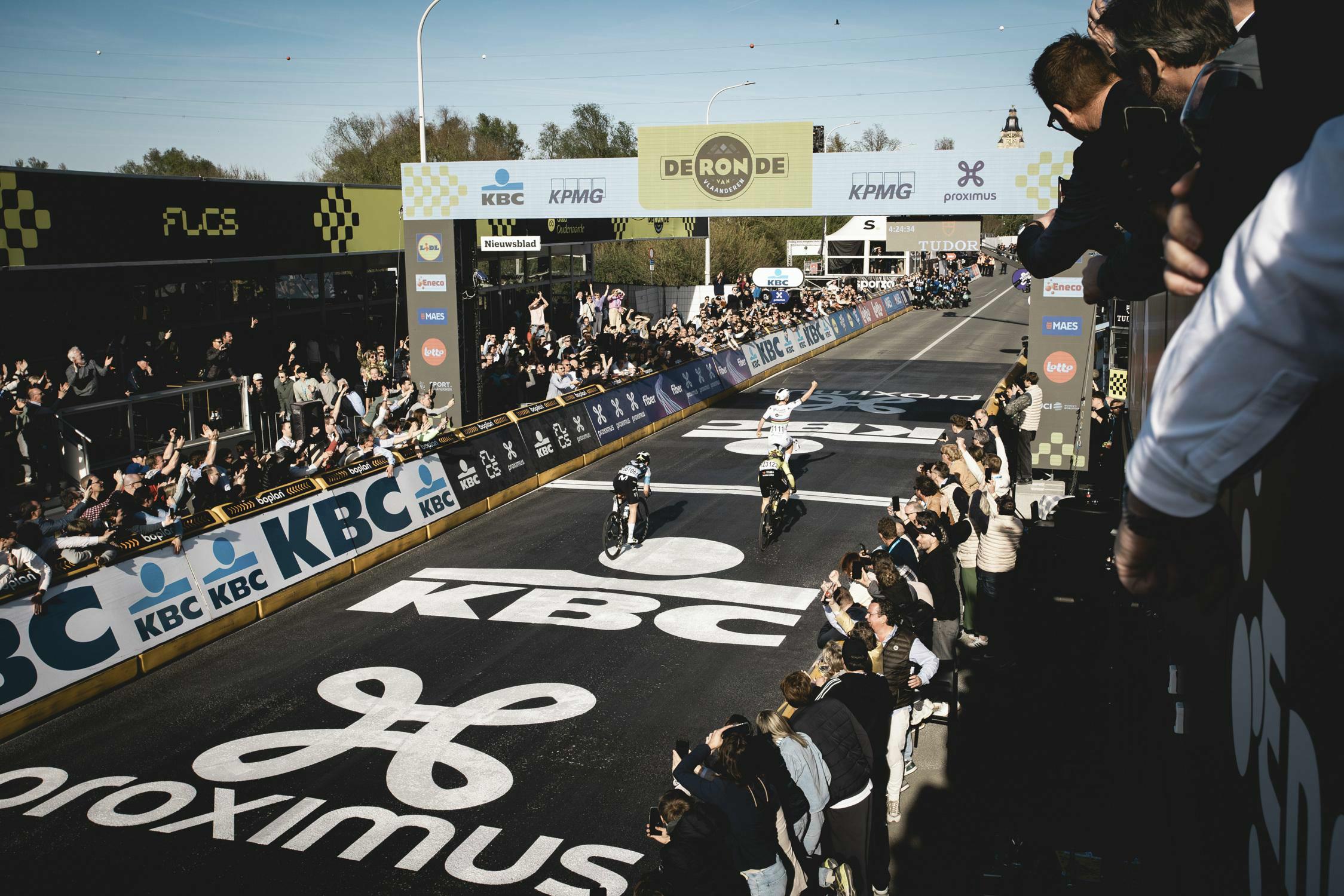 KBC and Proximus renew their collaboration with Flanders Classics