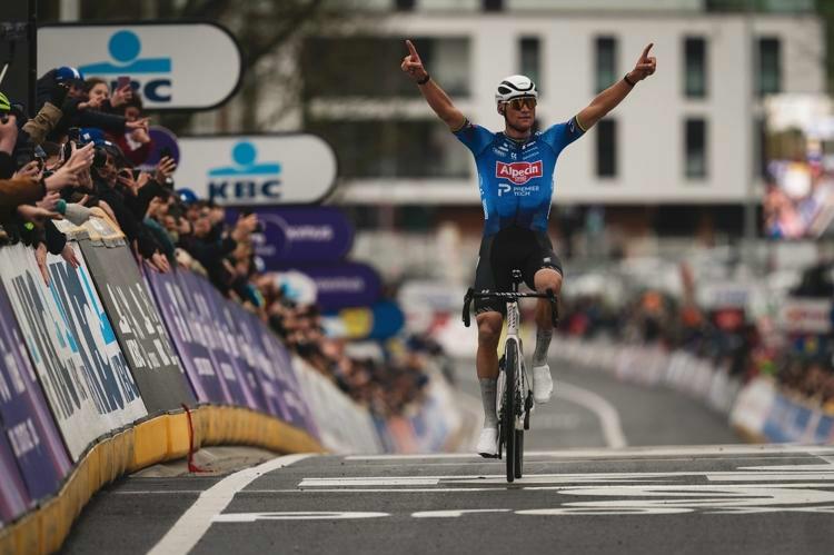 Van der Poel soleert naar zege in Ninove