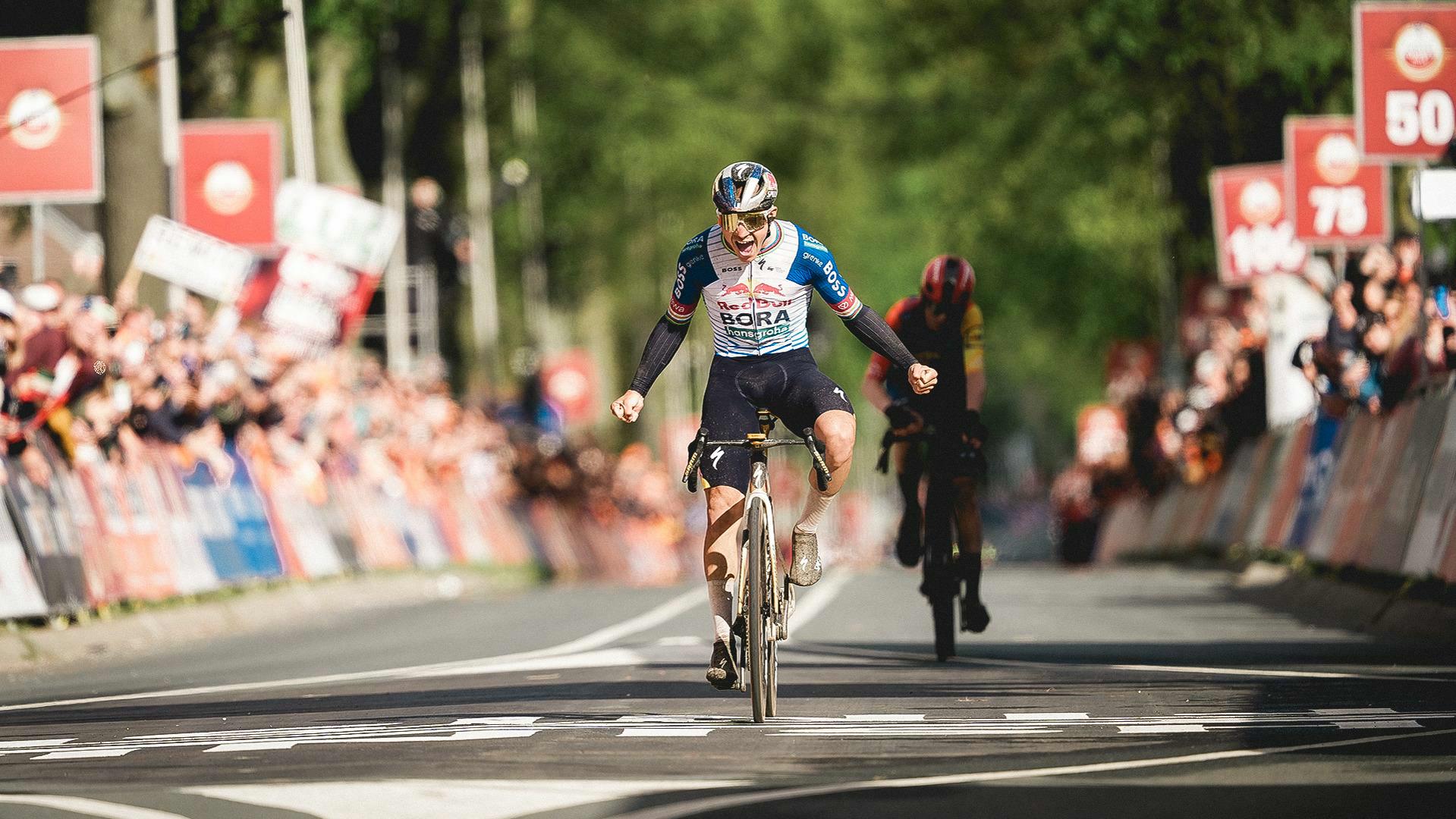 Evenepoel wint jubileumeditie van Amstel Gold Race