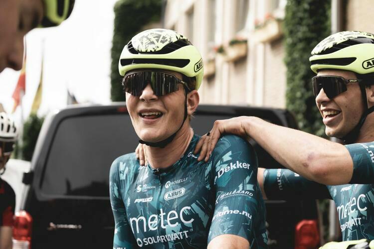 Bart Kortleve houdt aanstormend peloton af in Omloop het Nieuwsblad U23