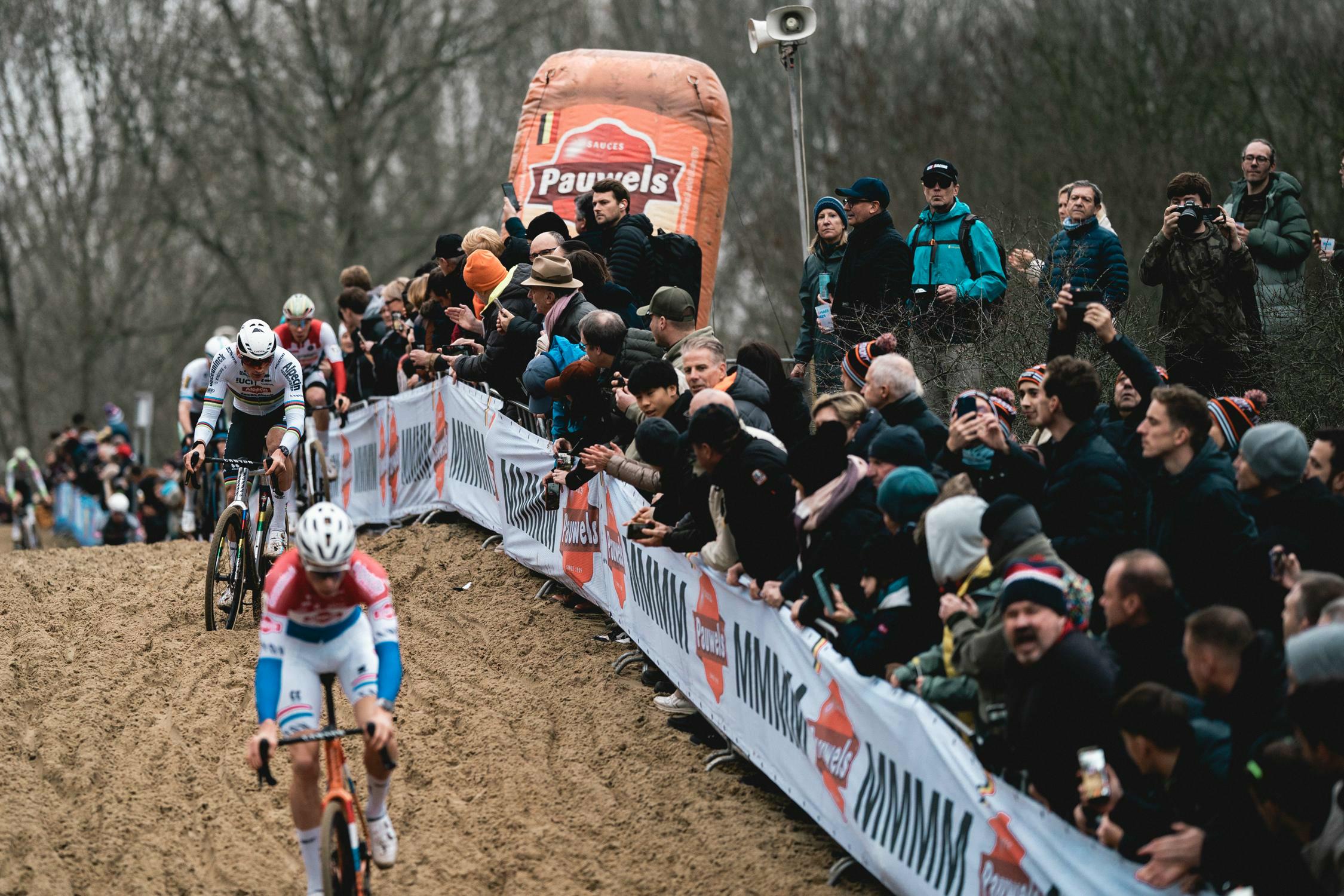 Pauwels Sauzen vervoegt WK veldrijden 2027 als Official Partner