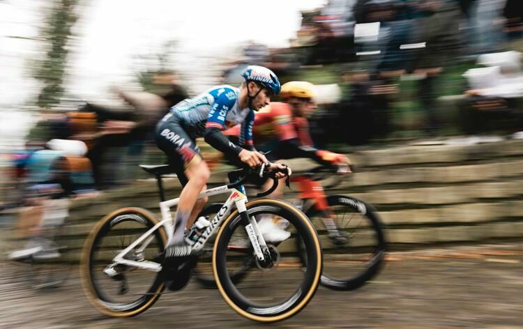 THU 02.04 | FLCS Clubhouse Opening & Indoor Run Challenge