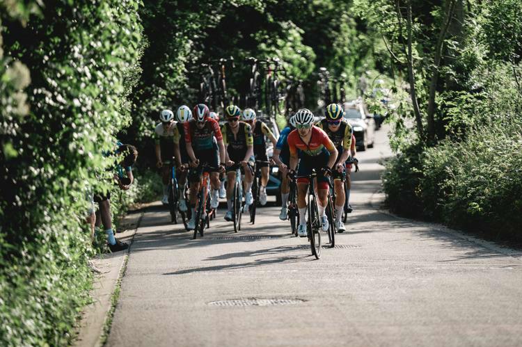 GeoDynamics soutient un test de sécurité en course avec des traceurs GPS lors du Tour des Flandres Jeunes