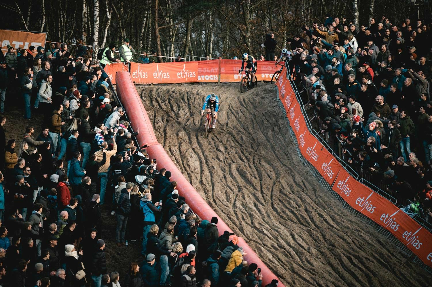Cyclo-cross hospitality